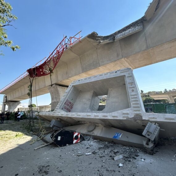 Primero colapsó el Metro capitalino, que cobró la vida de 26 personas, y este martes, se desplomó parte del Tren Interurbano México-Toluca “El Insurgente”, aún en construcción. Pareciera que las obras viales son el punto débil de la 4T. FOTO:  Alcaldía ÁO