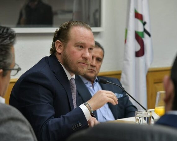 El precandidato del Frente Amplio por la Ciudad de México, Santiago Taboada, denunció presiones jurídicas gestadas desde la Fiscalía General de Justicia local en contra de los políticos que se han sumado a su proyecto. Foto: Cuenta de X Santiago Taboada