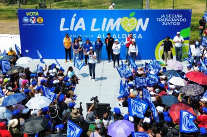 A Lía Limón se le salieron las lágrimas cuando mencionó su nombre y le agradeció que estuviera presente en su primer mitin de campaña: Hortensia Luna, la hija de Leonel Luna, acaecido en un accidente de tránsito en marzo de 2021. FOTOS: Especial