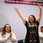 Andrés Manuel López Obrador, presidente de México, celebró que a Clara Brugada le fue requetebién en el pasado proceso electoral y sea la próxima jefa de Gobierno de la Ciudad de México, porque es una mujer honesta y con convicciones. FOTO: Especial