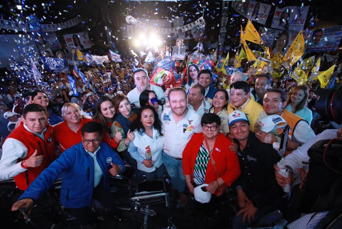 Al cerrar su campaña, la candidata a la reelección por Azcapotzalco de la alianza PAN, PRI y PRD, Margarita Saldaña, pidió a los ciudadanos acudir a las urnas el próximo 2 de junio para que México no siga siendo rehén de unos cuantos, sino que “sea un país libre y camine hacia la democracia y a la prosperidad”. FOTO: Especial