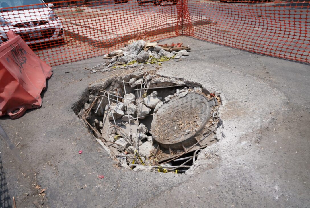 “Hacemos un llamado al Jefe de Gobierno a que se pongan a chambear y antes de que Morena se vaya de la Ciudad, dejen bien el pavimento de la lateral de Río San Joaquín”, insistió Taboada. FOTOS: Especial