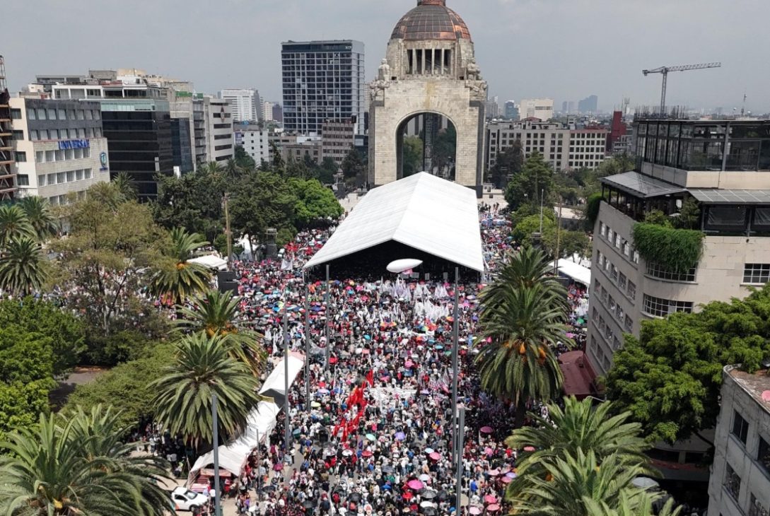 El Jefe de Gobierno de la Ciudad de México, Martí Batres, presentó su informe anual de actividades al cumplirse 12 meses de haber asumido el cargo, sucediendo a Claudia Sheinbaum, actual presidenta electa de México. La presentación tuvo lugar en la explanada del Monumento a la Revolución, donde Batres destacó los logros más significativos de su administración en el último año.