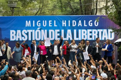 Tras ganar las elecciones del 2 de junio, Mauricio Tabe recibió este jueves por parte del Instituto Electoral de la Ciudad de México su constancia de mayoría que lo acredita como alcalde electo de Miguel Hidalgo para el periodo 2024-2027. FOTO: Especial