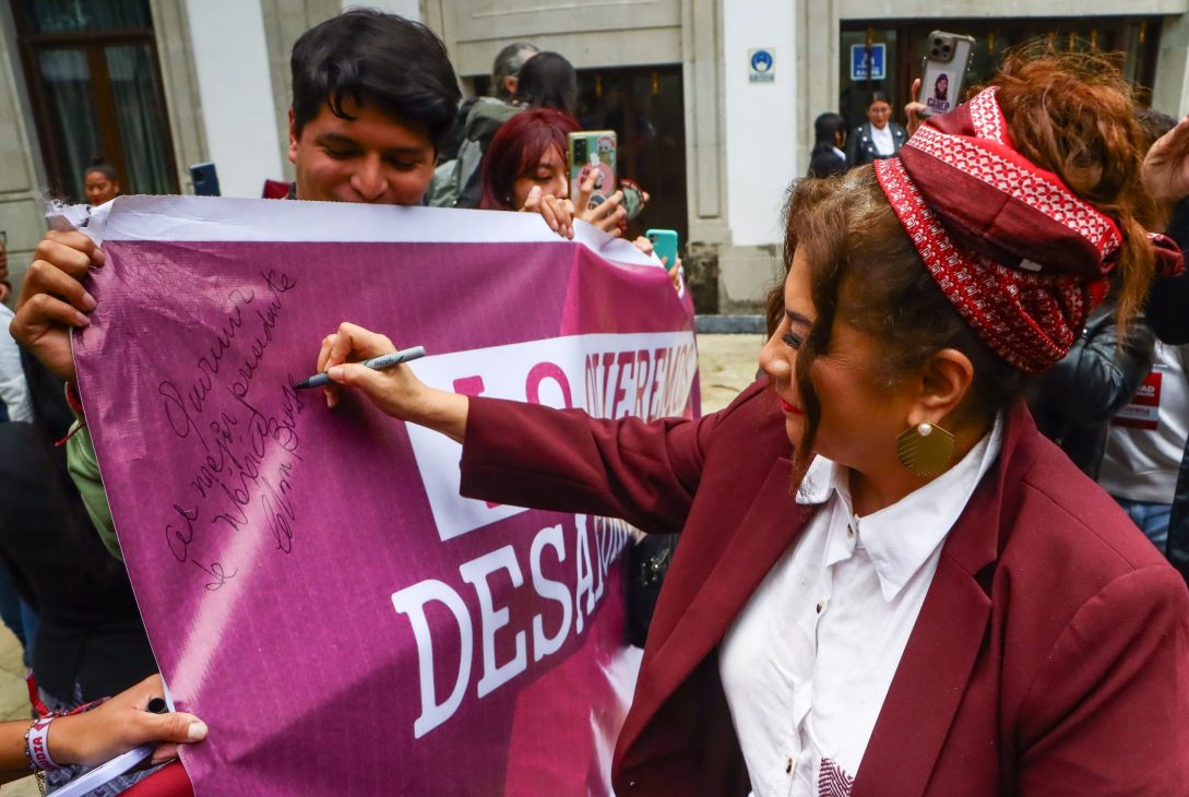 Le cayó como anillo al dedo a Clara Brugada la señal que recibió desde Palacio, de que al menos el primer mes posterior a las elecciones guardara un perfil público muy bajo para permitir que solamente figurara Claudia Sheinbaum, la virtual presidenta electa. FOTO: X / Brugada