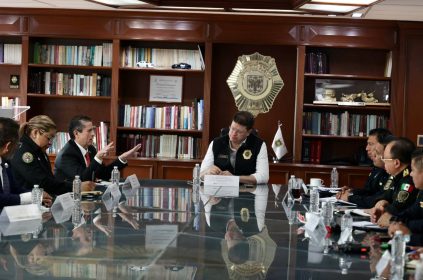 El alcalde Giovani Gutiérrez Aguilar se reunió con el secretario de Seguridad Ciudadana, Pablo Vázquez Camacho para integrar mejores estrategias en materia de seguridad y recuperación de espacios públicos. FOTO: Especial