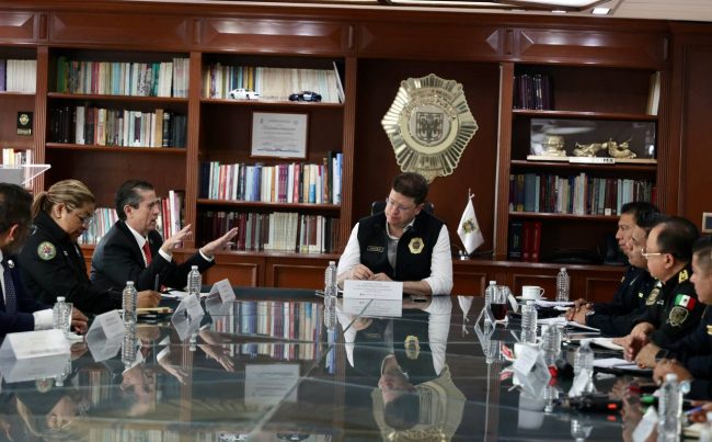 El alcalde Giovani Gutiérrez Aguilar se reunió con el secretario de Seguridad Ciudadana, Pablo Vázquez Camacho para integrar mejores estrategias en materia de seguridad y recuperación de espacios públicos. FOTO: Especial